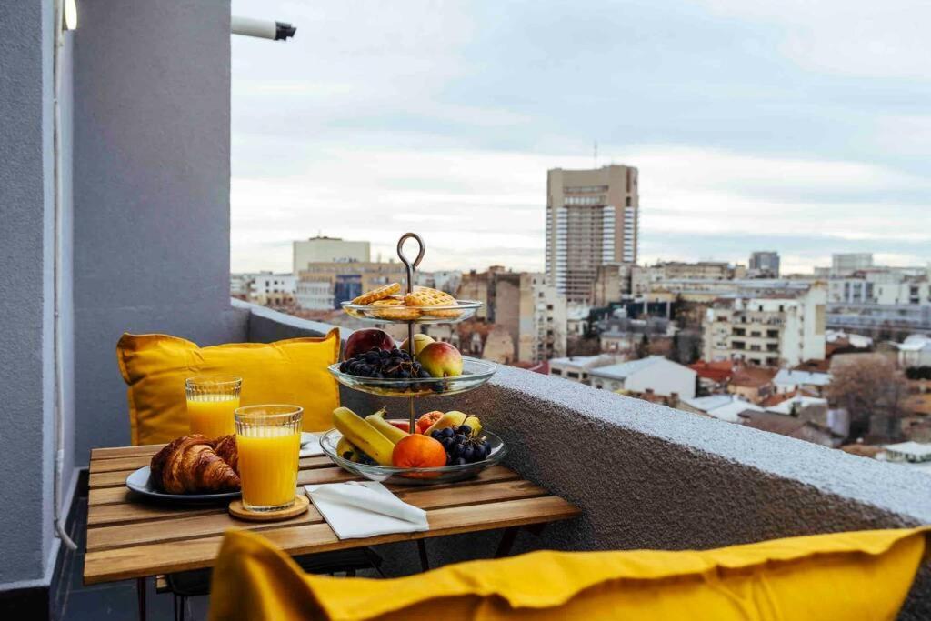 Stunning Views - Top Location - Netflix + Balcony Bucareste Exterior foto