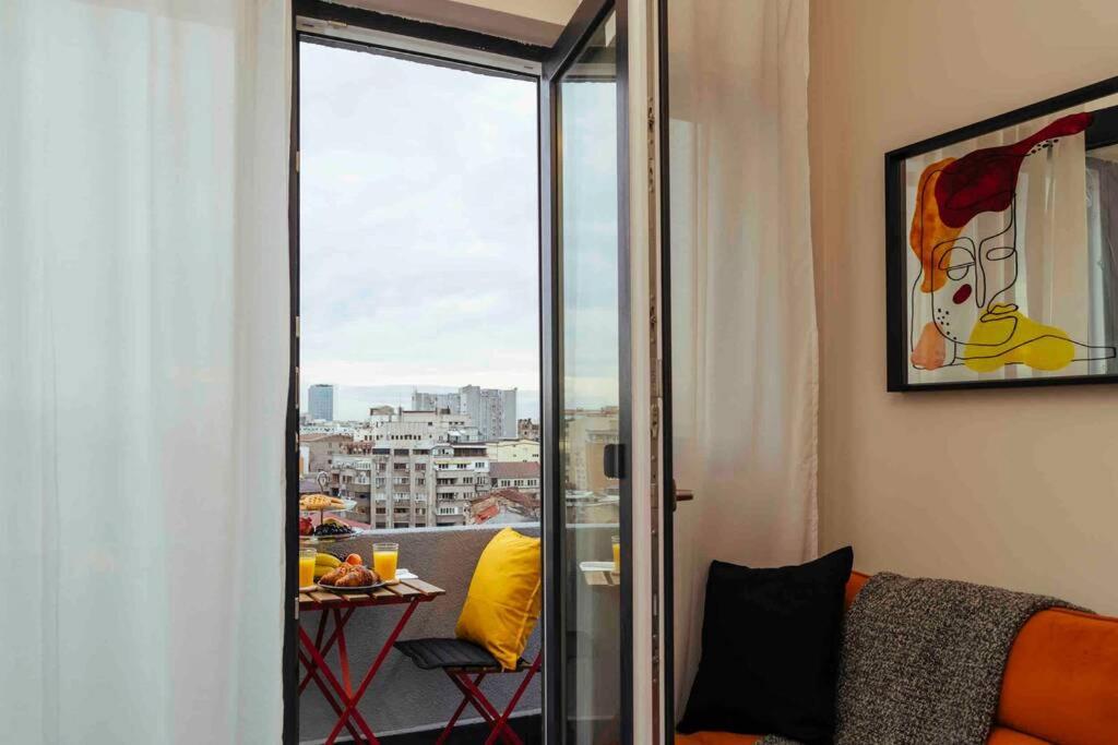 Stunning Views - Top Location - Netflix + Balcony Bucareste Exterior foto