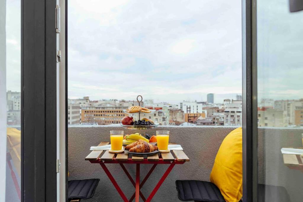 Stunning Views - Top Location - Netflix + Balcony Bucareste Exterior foto