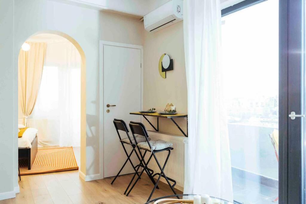 Stunning Views - Top Location - Netflix + Balcony Bucareste Exterior foto