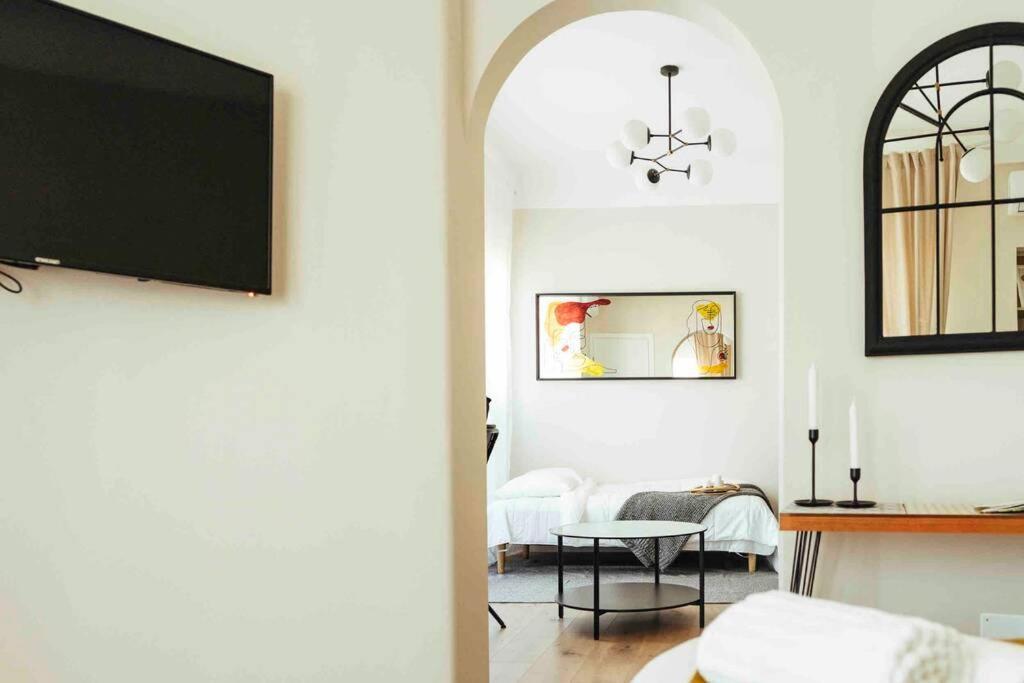 Stunning Views - Top Location - Netflix + Balcony Bucareste Exterior foto